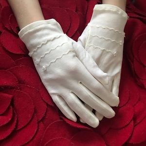 First Communion Girls Off White Gloves